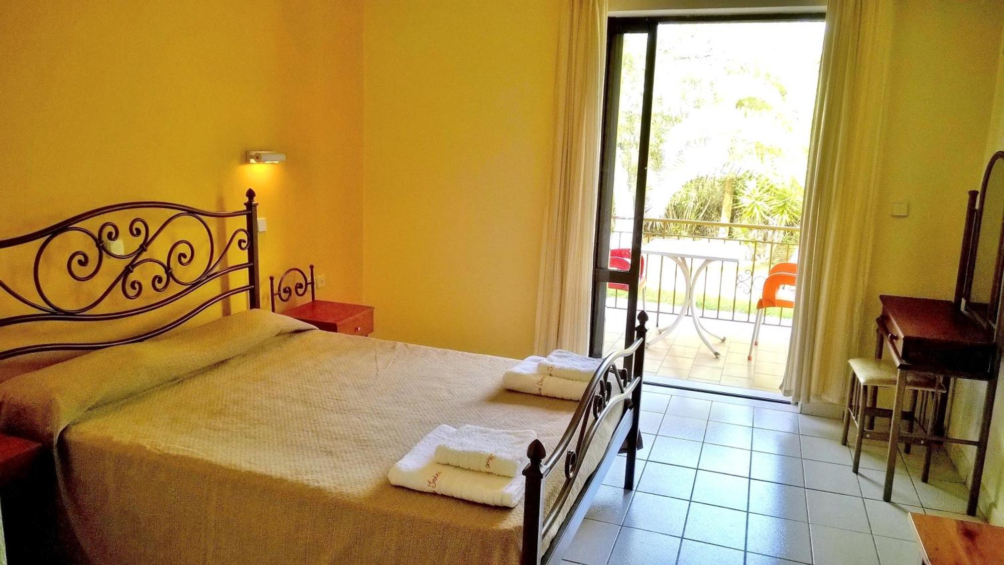 Irini Apartments And Studios Kávos Екстериор снимка